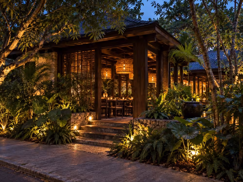 Fachada de Kanvara Tailandés al atardecer